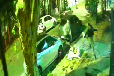 En Lanús, ladrones con paciencia le robaron el auto a una mujer