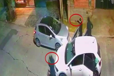 Numerosa banda de ladrones atacó a una pareja y le robó el auto a los tiros
