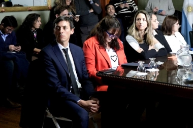 Senadores radicales denuncian el abandono de Kicillof en las rutas provinciales y le exigen acción