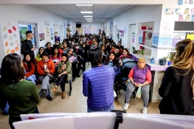 Quilmes Oeste: Mayra Mendoza debatió con vecinos la ejecución de obras claves