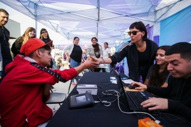 Mayra Mendoza participó en la jornada del programa Quilmes Cerca y dialogó con vecinos