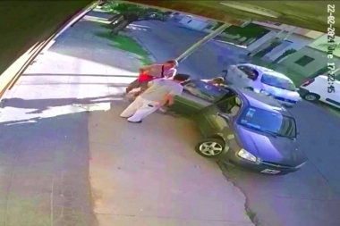 Una familia sufrió un violento asalto en la puerta de la casa