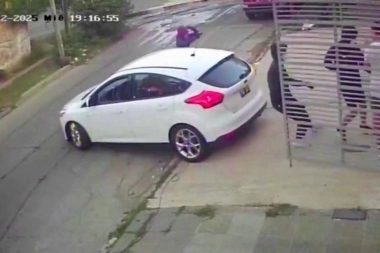 Raid delictivo en Morón: temible banda de jóvenes robó un auto y una 4x4 en solo cien metros