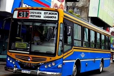 Trompadas y martillazos: no quiso usar la SUBE y se peleó con el chofer del colectivo