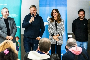 Tolosa Paz visitó Almirante Brown y firmó un convenio con Cascallares y Fabiani