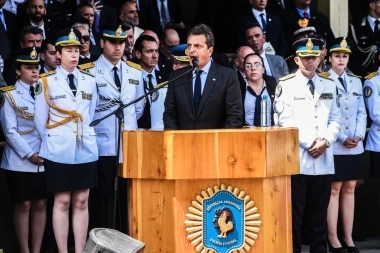 Massa respaldó a las fuerzas de seguridad y les dio las “gracias por cuidar a los argentinos”