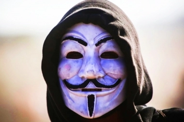 "Gorra Leaks": cayó "Libero", el hacker que vulneró el Twitter de Bullrich y la base de datos de la PFA