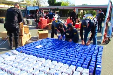 La PFA interceptó un camión que contrabandeó más de 140 millones de pesos en mercadería