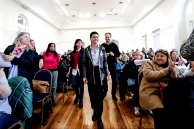 Junto a Ceci Soler, Mayra Mendoza firmó la reactivación de obras en escuelas de Quilmes y Don Bosco