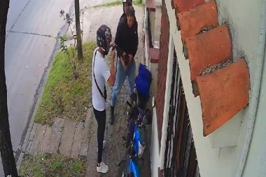 Inseguridad en Morón: motochorros fuertemente armados, asaltaron a motoquero y le rompieron la cara