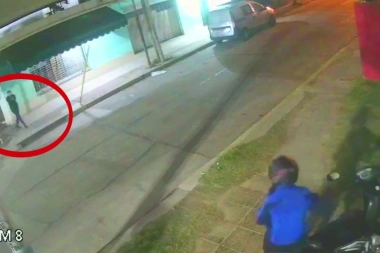 A la carrera y empuñando una pistola, le robaron la moto en Merlo