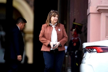 Bullrich criticó que Kicillof marche con la CGT y le exigió “cumplir la ley y no violarla”