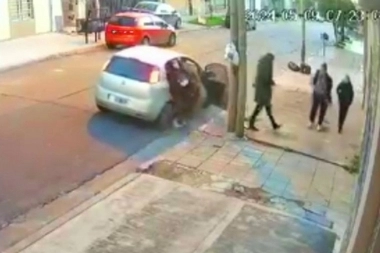 Mentes criminales del Conurbano asaltaron a una nena cuando la mamá la llevaba al colegio