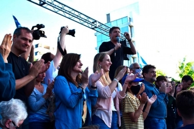 Kicillof comienza la campaña con el regreso de las mateadas electorales