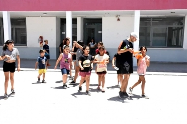 En Almirante Brown el programa de escuelas de verano arrancó en 53 establecimientos