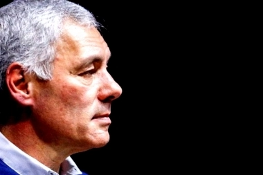 Cagliardi se puso a los municipales en contra otra vez: les descontó los días de paro