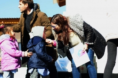 Batakis entregó viviendas en Arrecifes y afirmó: “Sin Kicillof, esas casas no hubieran sido posibles”