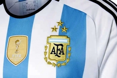 Furor por la camiseta con la tercera estrella: cuánto costará y cuándo sale a la venta