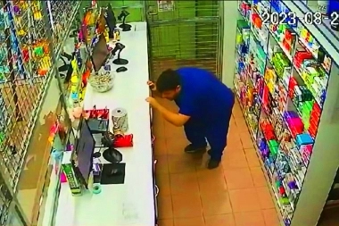 Un delincuente solitario y violento, asaltó a una clienta y a los empleados de una farmacia