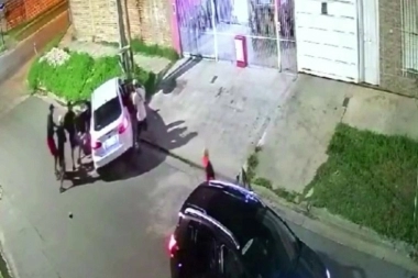 Conurbano descontrolado: familia salía con el auto y una violenta banda la atacó con la modalidad piraña