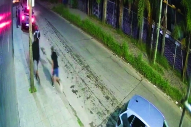 Conurbano descontrolado: robo piraña a un automovilista cuando se detuvo a dialogar con vecinos