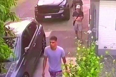 Robo al voleo: delincuentes conocidos en la zona, lo encañonaron y le sacaron el auto en la puerta de la casa