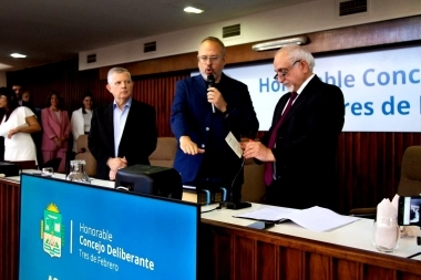 “La reelección es como un espaldarazo”: Valenzuela juró como intendente de Tres de Febrero