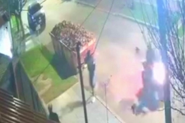 Raid delictivo en Morón: motochorros armados asaltaron a un joven, antes a una abuela y sus nietos