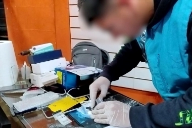 En la cueva de Alí Baba arrestaron a dos extranjeros con drogas y teléfonos robados