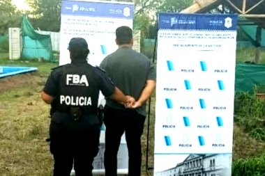 ¡Tenía Faso! Detienen a un abogado que cultivaba marihuana en el fondo de la casa