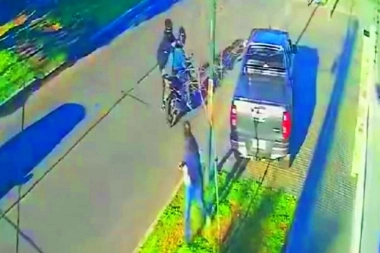 Motochorros armados le apuntaron a la cabeza cuando descendió de la camioneta