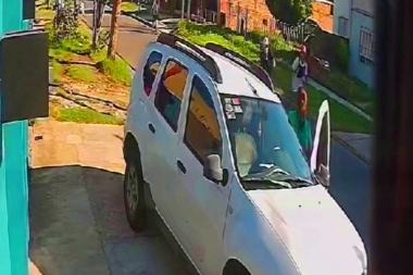 Conurbano descontrolado: estacionó en la puerta de la casa y al voleo le robaron la camioneta
