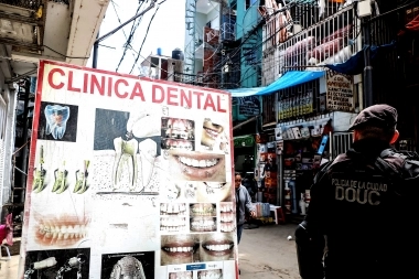 Ejercicio ilegal de la medicina: clausuras y detenidos en el Barrio 31 de Retiro