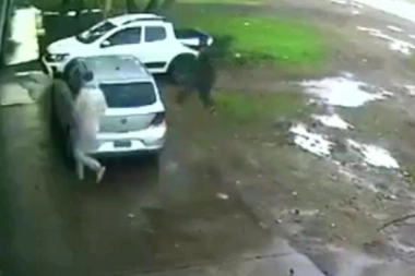 Emboscada en Merlo: estacionó el auto y ladrones anfibios le robaron todo