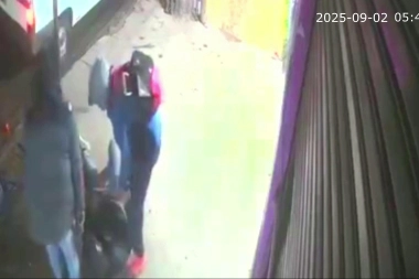 Merlo en llamas: iba a trabajar con la camioneta pero acabó en el piso encañonado y amenazado con un machete