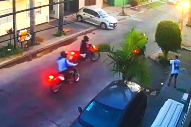 Brutal raid delictivo: en cinco minutos y siete cuadras, motochorros arrasaron en un barrio