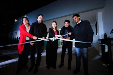 Kicillof se mostró con una intendenta opositora: “Estamos haciendo lo que Milei no hace”