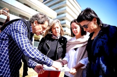 Alvarez Rodríguez y Mayra Mendoza visitaron el Desarrollo Urbanístico de Primera Junta