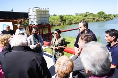 Mayra Mendoza recorrió la nueva estación de bombeo del Parque Industrial en Bernal Oeste