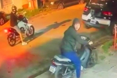 Aumentó la desocupación en el Conurbano: tres ladrones en una moto le robaron el vehículo a un cadete