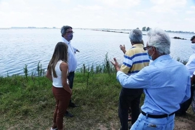 El ministro Rodríguez recorrió Villegas y anunció ayuda por la inundación