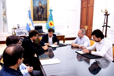 Kicillof firmó con Ghi convenios para la construcción de nuevas viviendas y CAPS en Morón