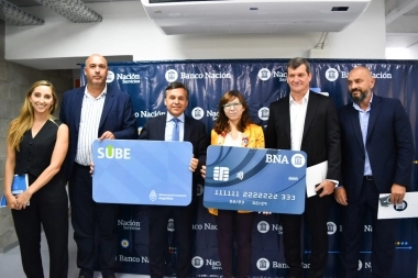 Junto a Giuliano, Batakis inauguró obras y anunció la llegada de tarjetas SUBE en Rosario