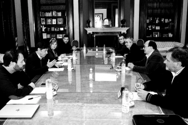 Intendentes opositores buscan reunión con Kicillof: quieren que el fondo de ayuda sea “no reintegrable”