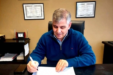 Britos anunció que pagará la suma fija a trabajadores y le rechazó los fondos a Provincia