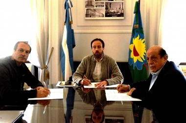 De los 135 municipios, 58 rubricaron la firma para recibir recursos provinciales para el pago del bono