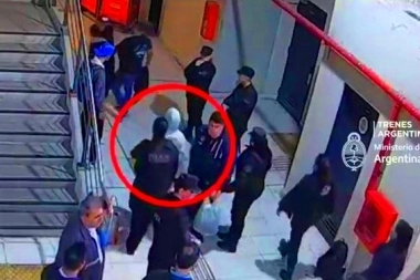 Un hombre que viajaba en tren fue víctima de "descuidistas" y le sacaron una mochila con $200 mil