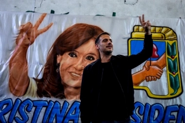 Flores para Cristina y palos para Kicillof: intendente camporista, a puro reclamo en la Apertura de Sesiones