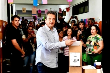 Votó Massa: “Que el futuro en Argentina nos encuentre mejor y más unidos”