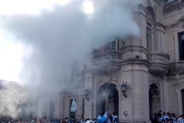 ¡Así no!: destrozos en la Municipalidad de Tres Arroyos por los festejos mundiales